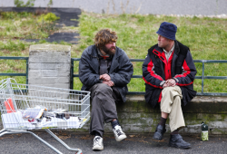 Een praatje, een euro of doorlopen?