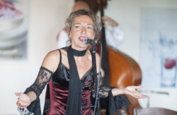 Rian van Nieuwkuijk zingt Formidabele Franse Chansons