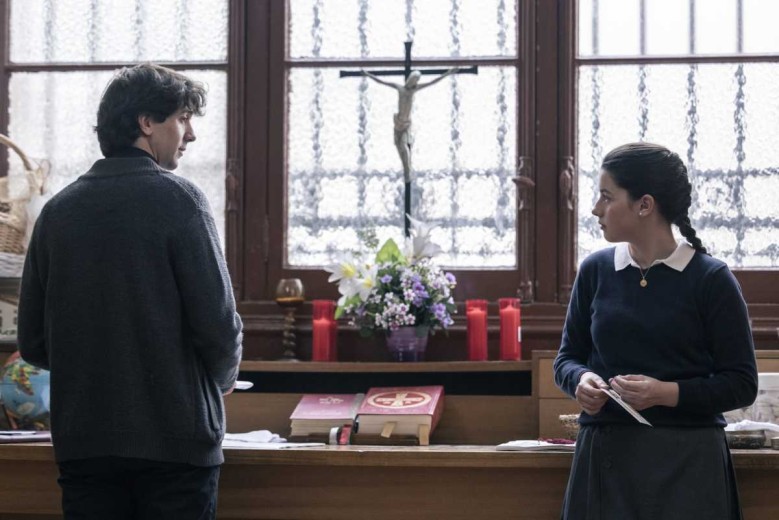 English Subs – Los Domingos