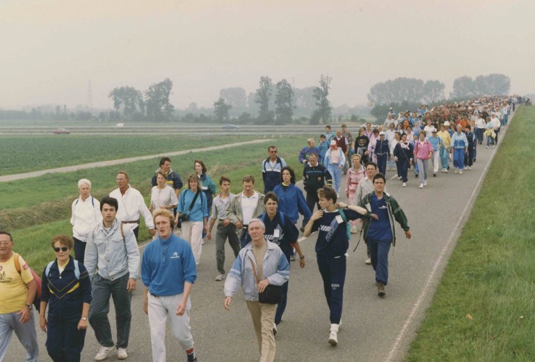 1988-Parcours-van-40-km-onderweg-tussen-Valburg-en-Slijk-Ewijk-1e-dag--scaled.jpeg
