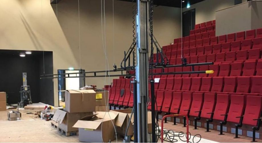“Hé, weet jij nog van theater C op de campus?!”
