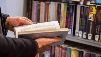 Samen leestips uitwisselen in de bieb