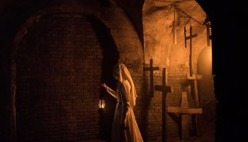 Laten we bidden om een minder veilig vervolg op The Nun **