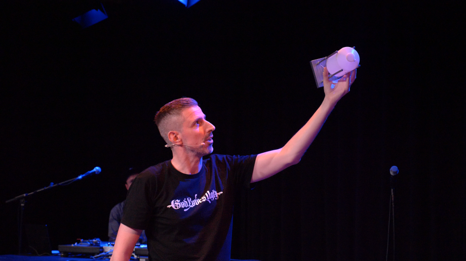 Performer Marco Martens met 'Sterrenkind'