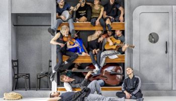 Een kleurrijke , compleet zwart-witte show
