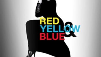 Young geeft staande ovatie voor Red, Yellow, Blue