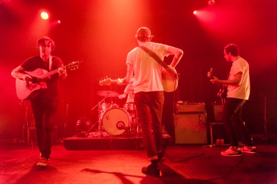 Avondje stuiteren met Rolling Blackouts Coastal Fever